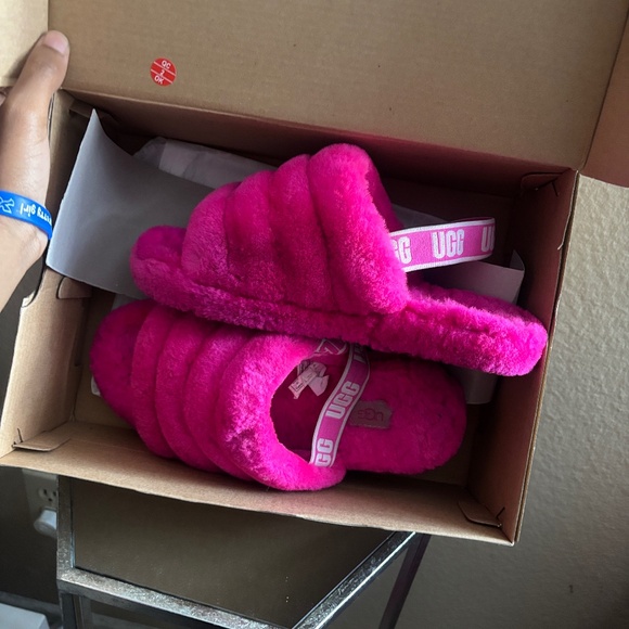 UGG Vibrant Pink Fluffy Slippers - Picture 1 of 4